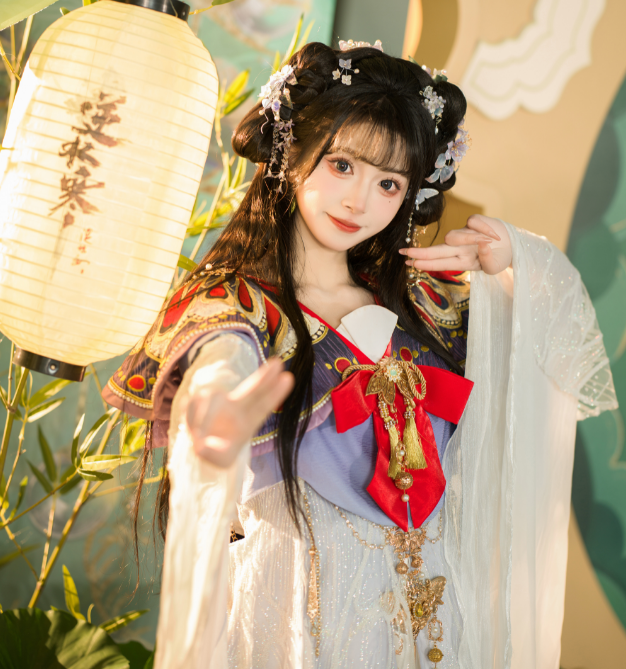 《香港動漫電玩節》迷倒萬千宅男，九頭身超辣美女Coser，被曝竟是男生？