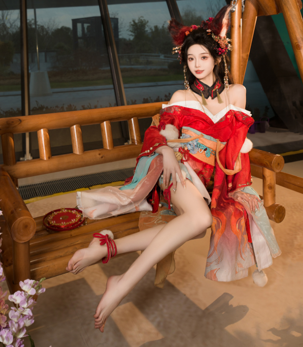 《香港動漫電玩節》迷倒萬千宅男，九頭身超辣美女Coser，被曝竟是男生？